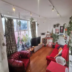 bright-roomy-colourful-flat-in-brighton.brighton-hotels-england.com/